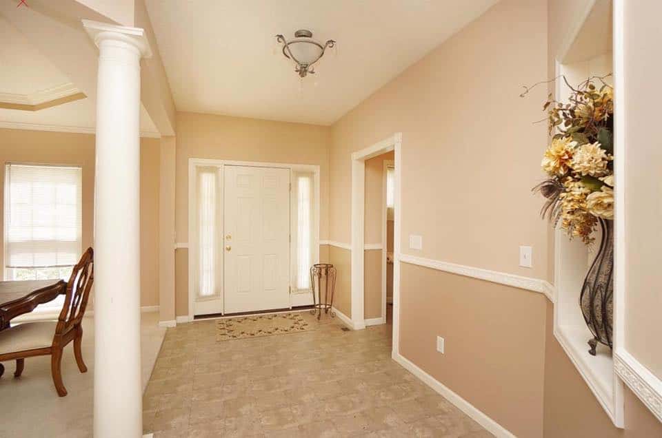 HALLWAY UPDATE WITH PICTURE FRAME MOULDING - Classically Modern