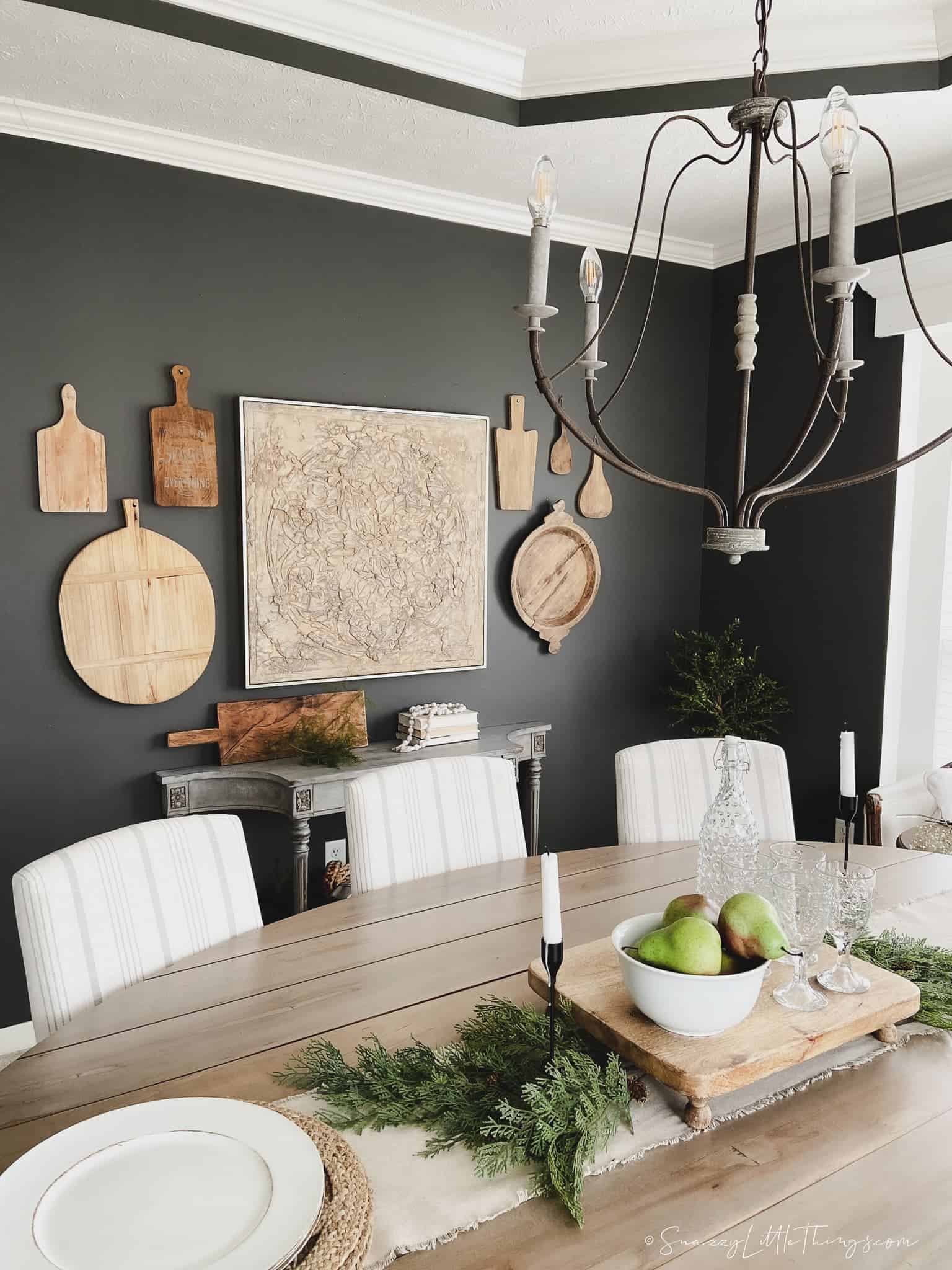 https://www.snazzylittlethings.com/wp-content/uploads/Gallery-Wall-with-Cutting-Boards-in-Formal-Dining-Room-with-Rustic-Elements.jpg